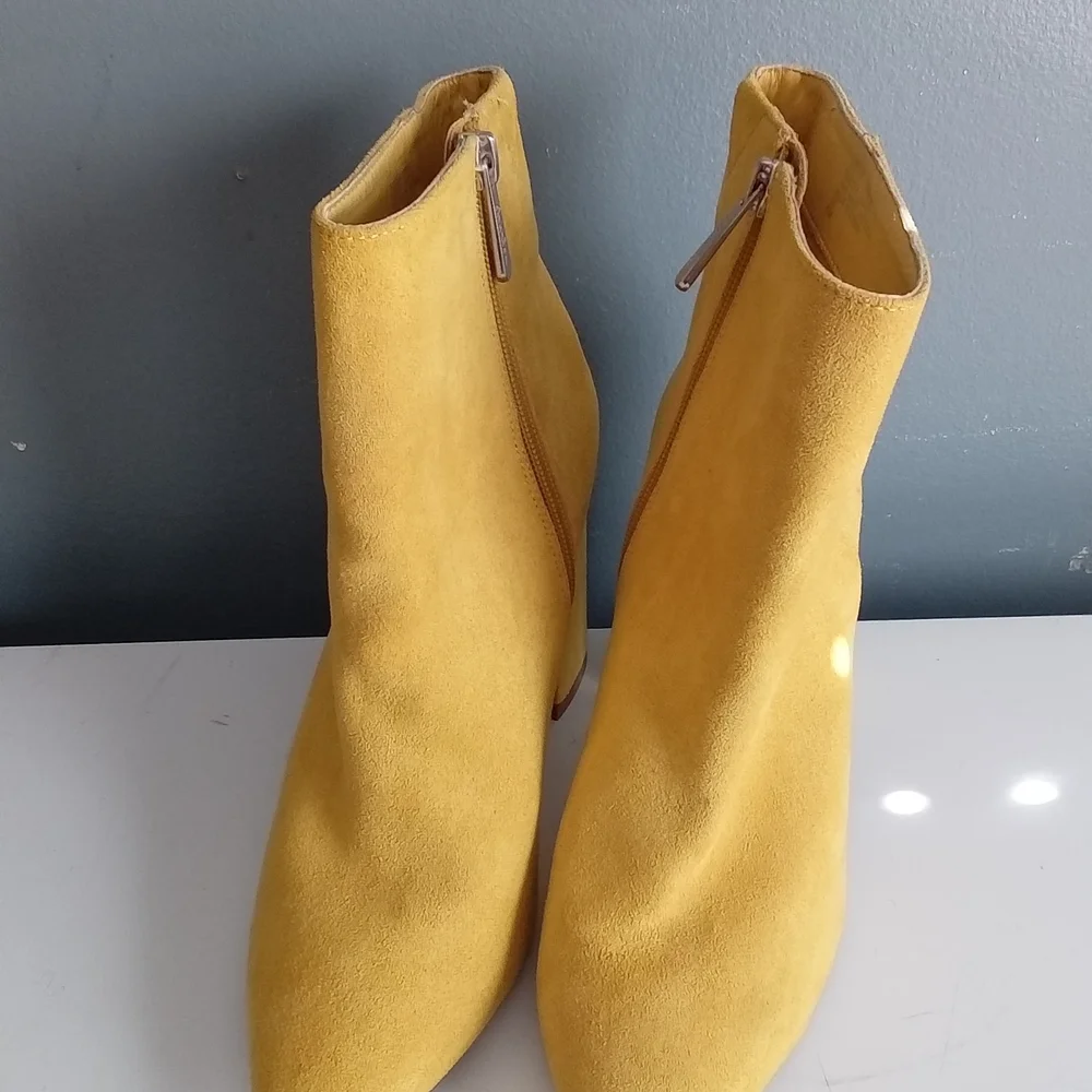 Charles by‎ Charles David Mustard Yellow Suede Pointed Toe Block Heel Booties 8M
